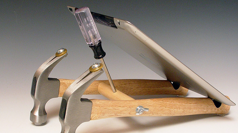 Illustration for article titled Literally Use Your Tools To Build an iPad Stand